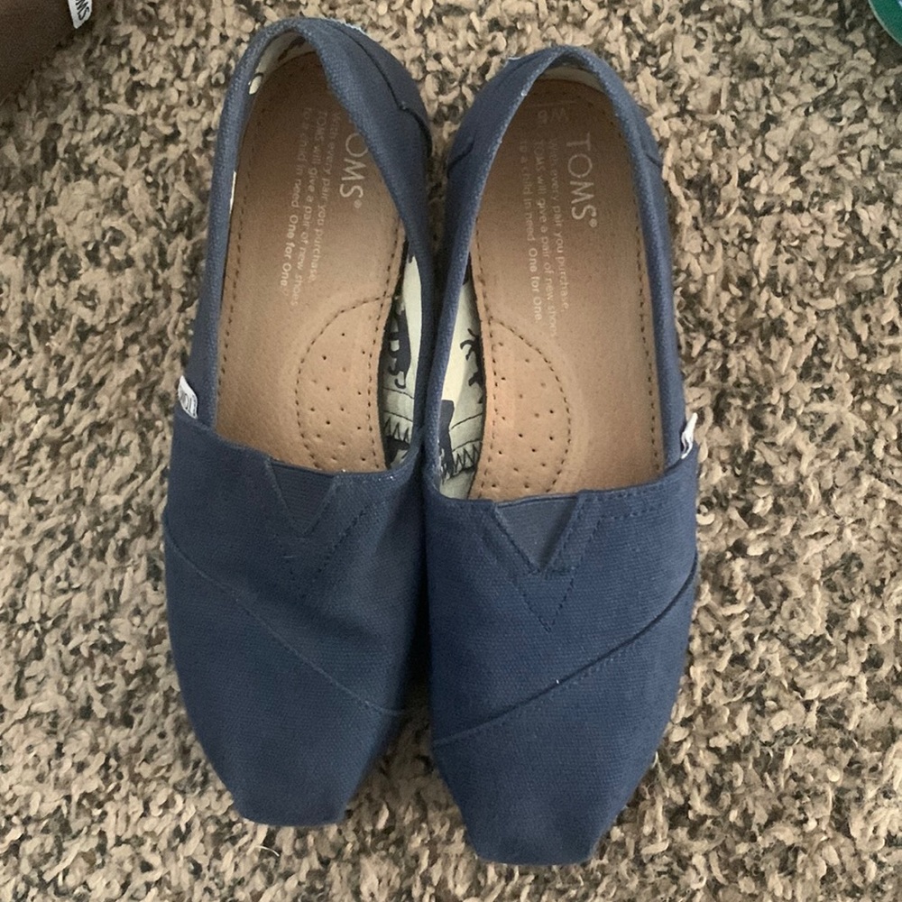 Navy blue Toms